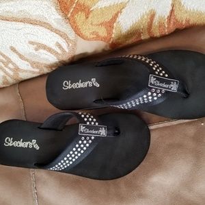 Sketchers platform flip flops